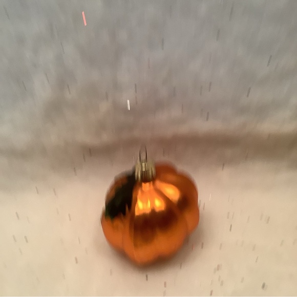 Pier One Pumpkin Ornament Hanging Orange Harvest Green Vine Thanksgiving MINT - Picture 2 of 4